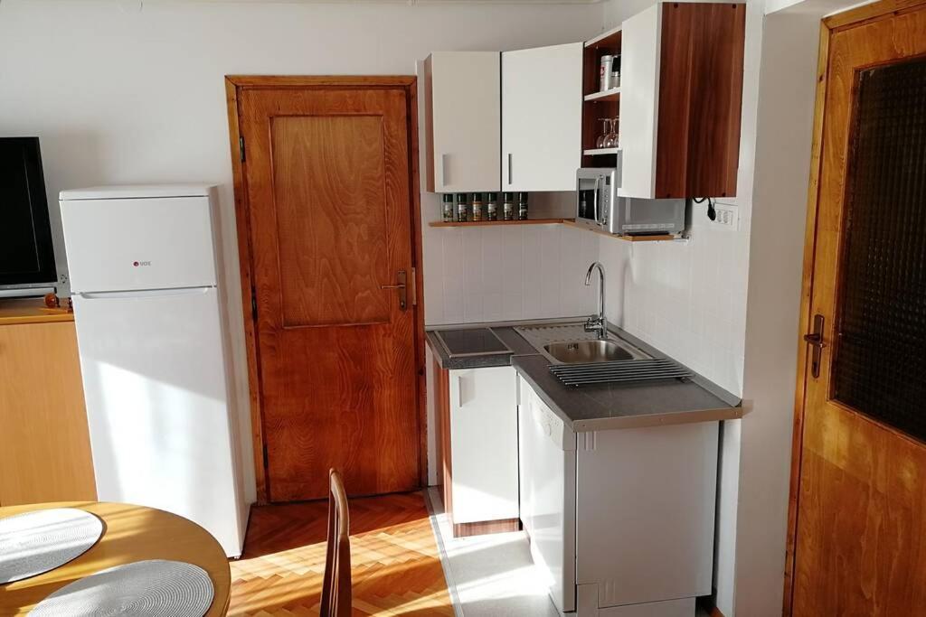 Zrm Center Apartment Idrija Ngoại thất bức ảnh